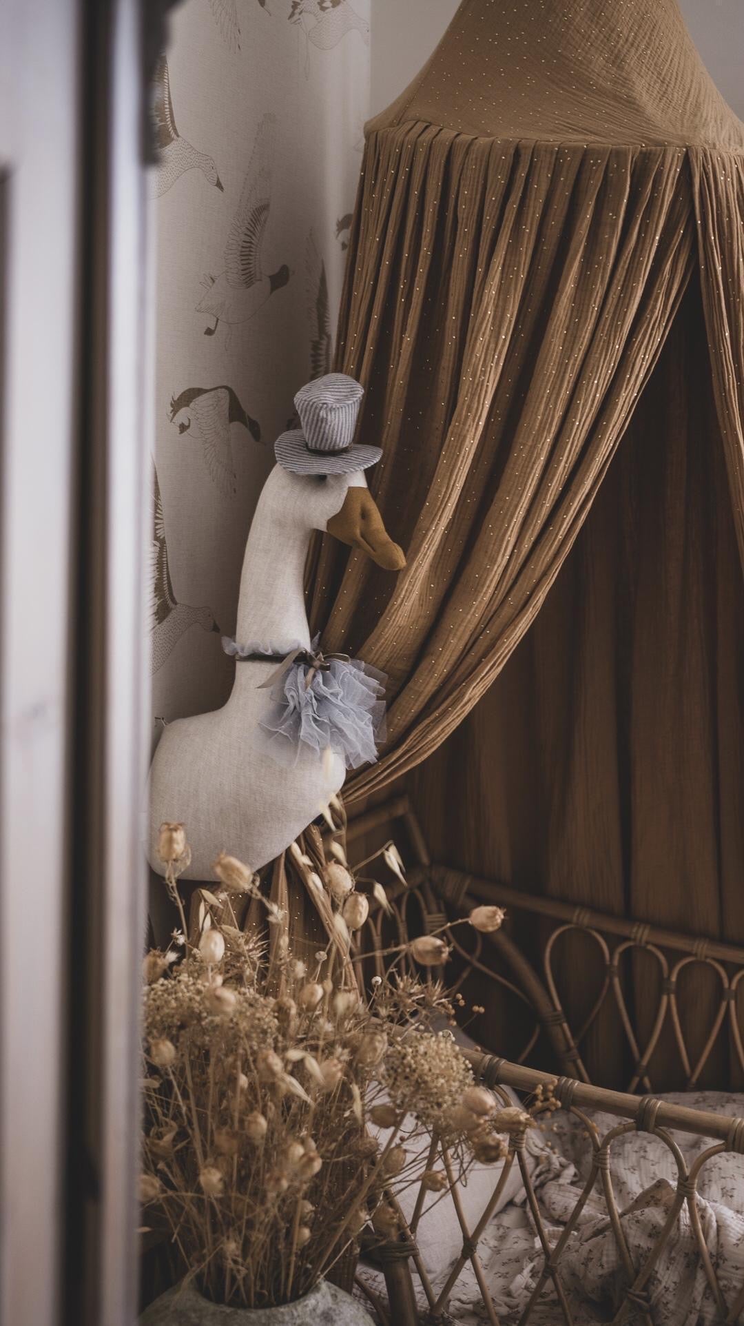 Linen Goose - Gilbert