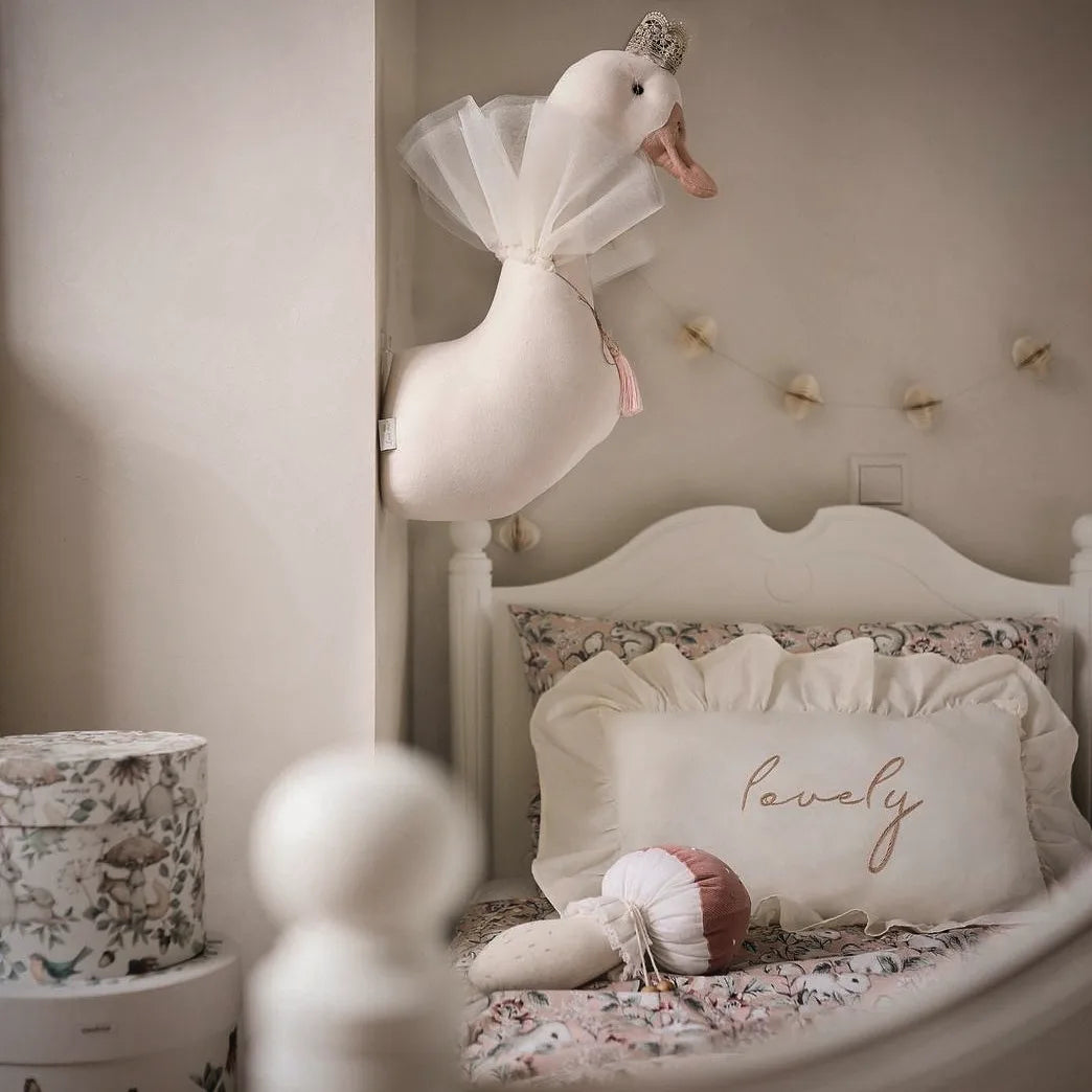 Linen Goose - Queen Rosalie