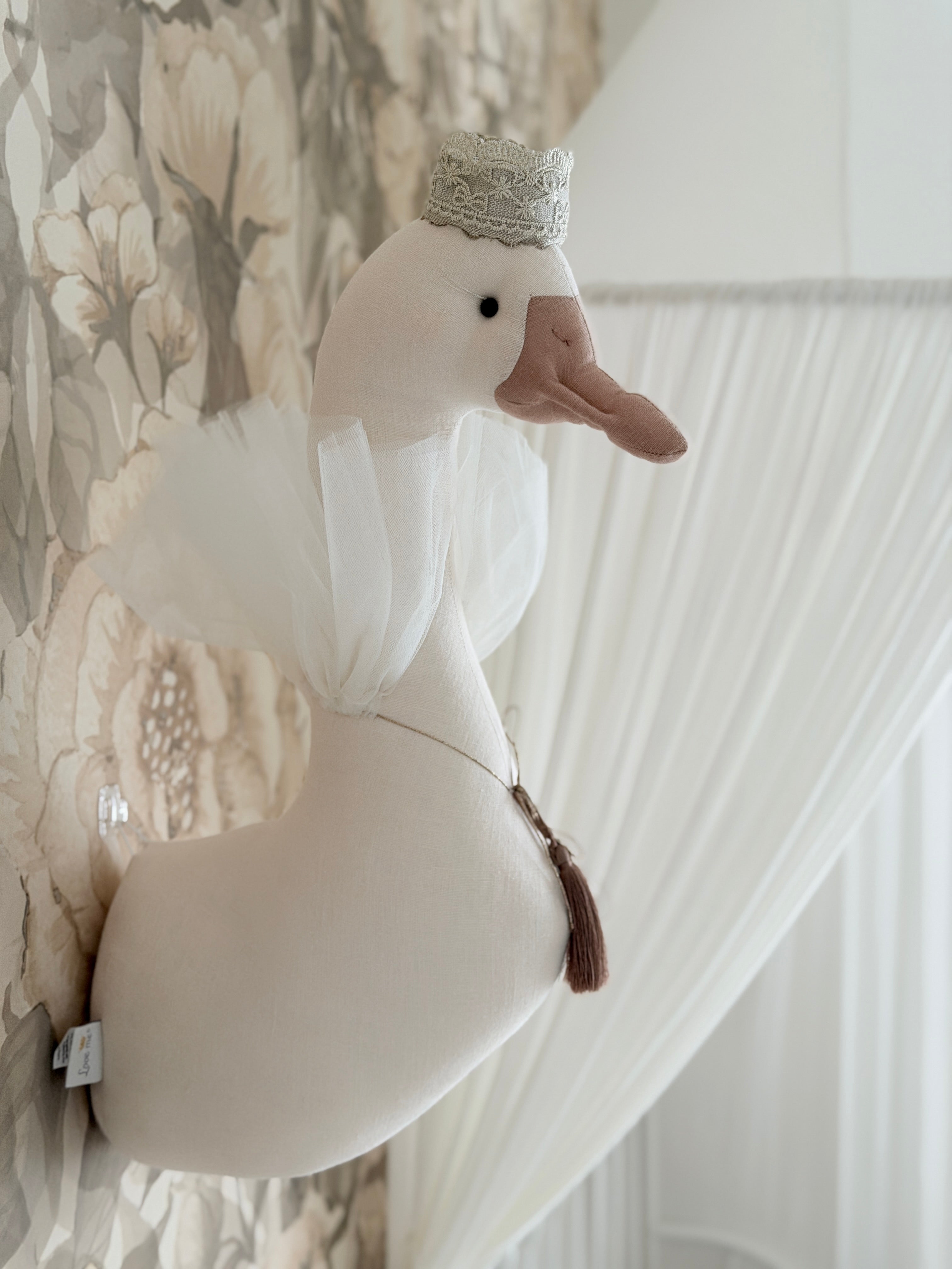 Linen Goose - Queen Rosalie