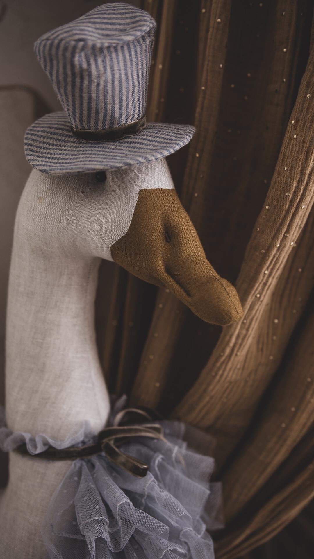 Linen Goose - Gilbert