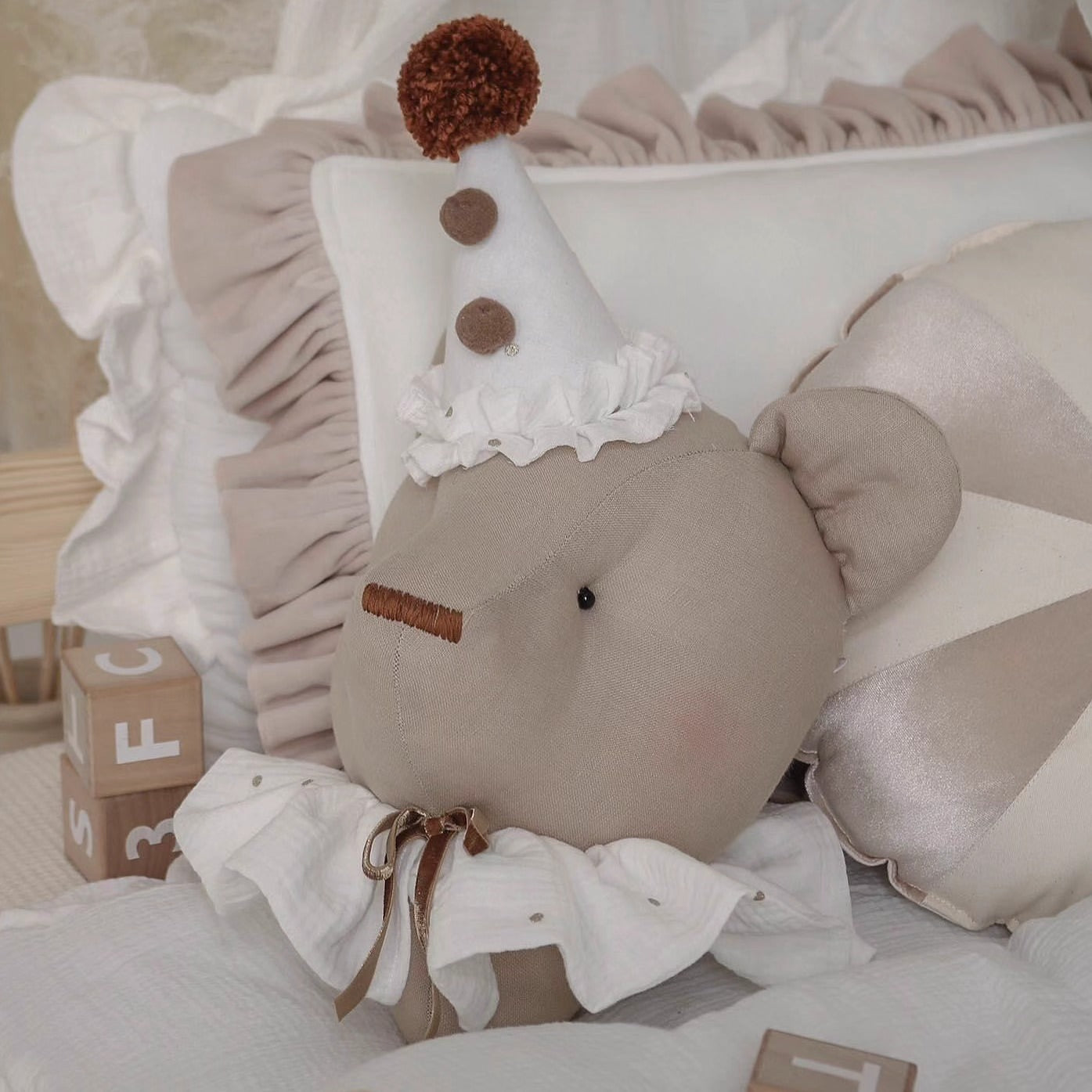 Linen Bear Wall Hanging – Cream Collar