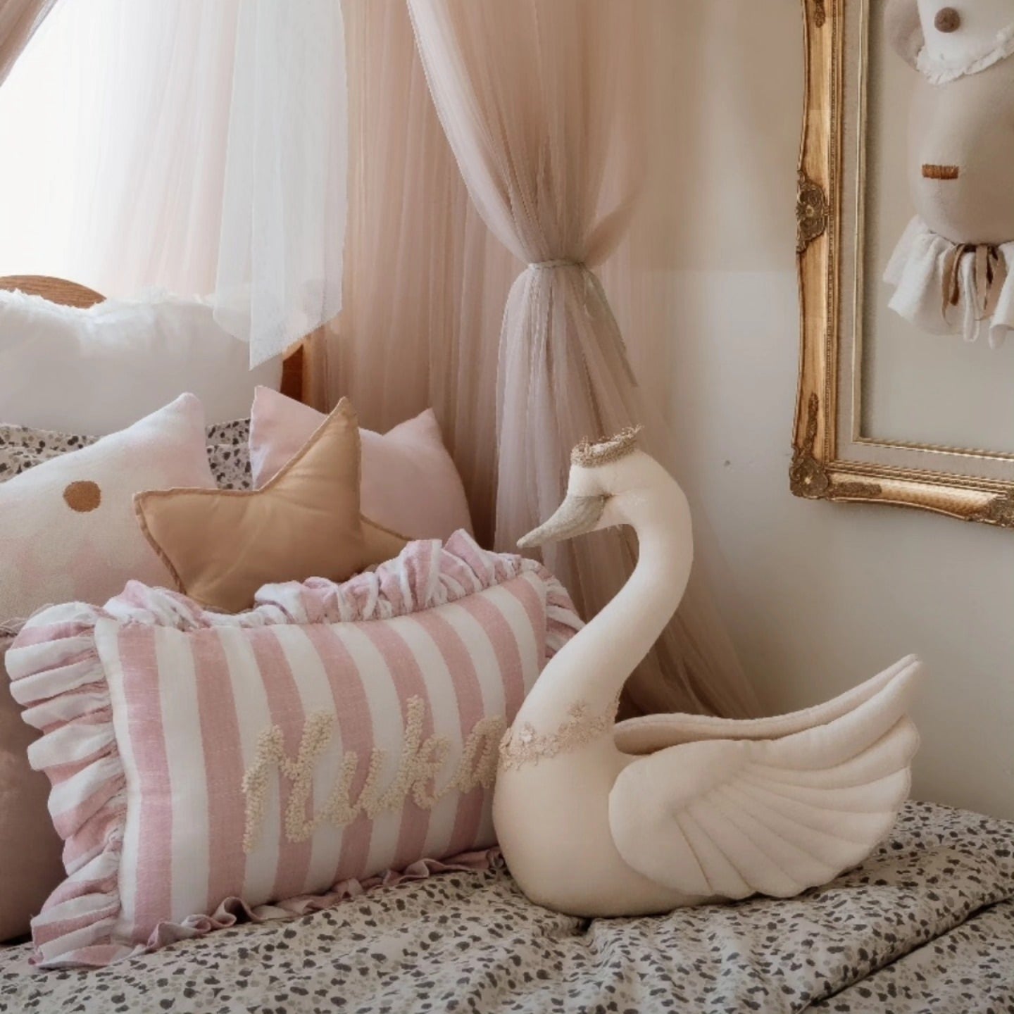 PRE-ORDER Swan with Crown