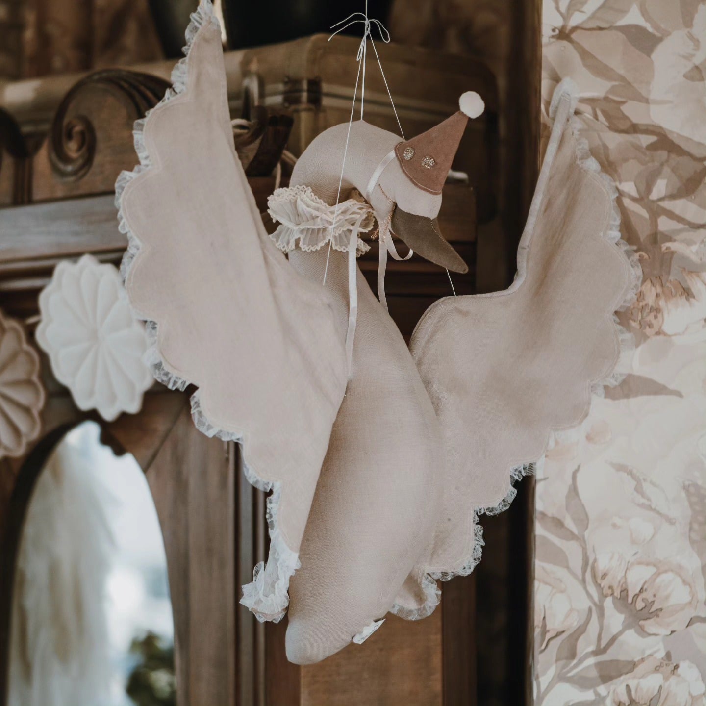 Linen Swan - Pink Cap