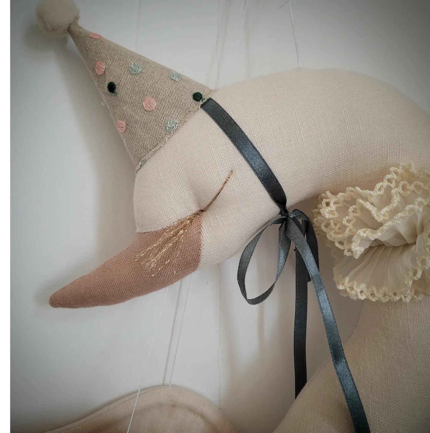 Linen Swan - Beige Cap