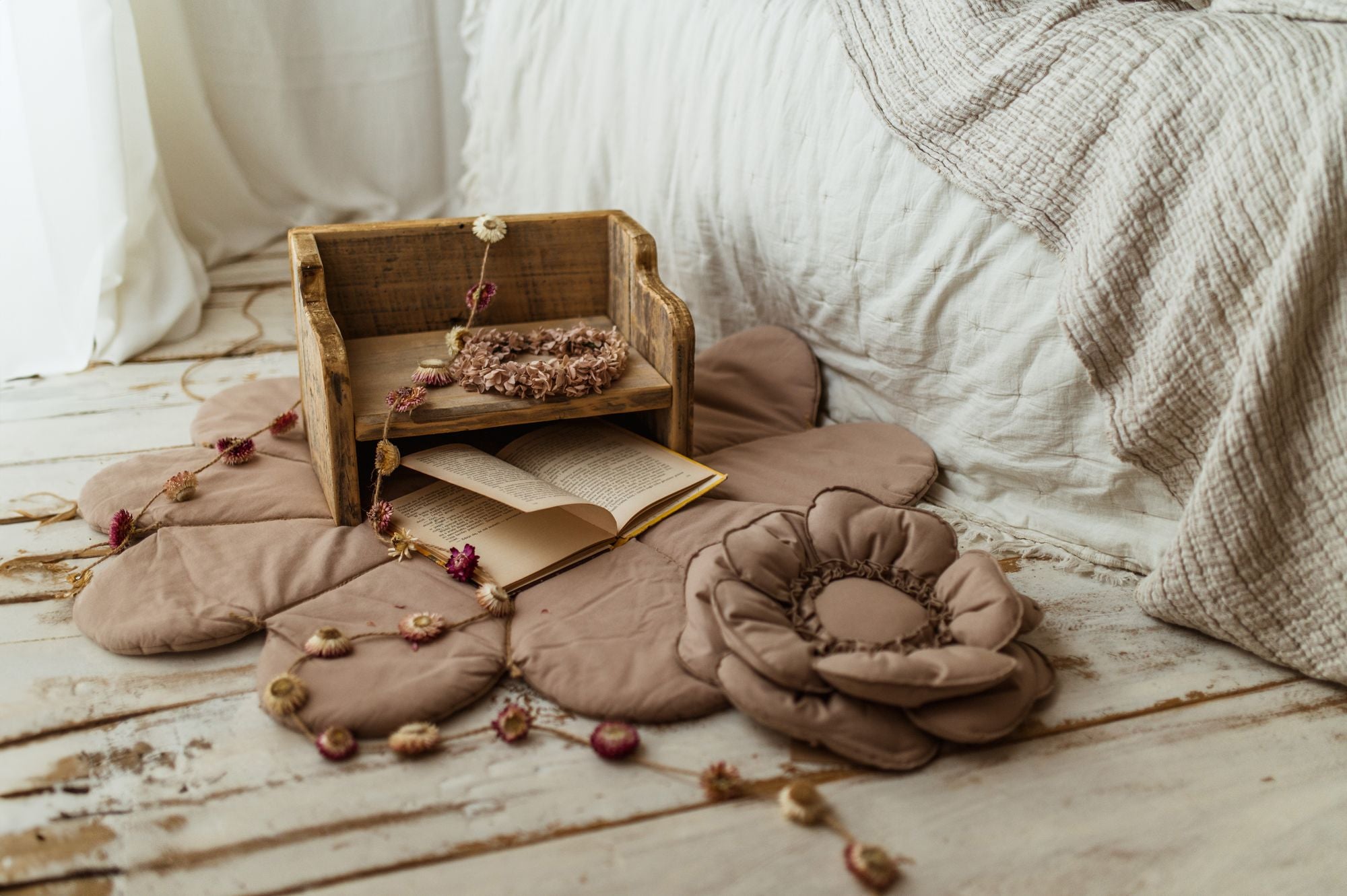 Flower cushions (beige 40cm)