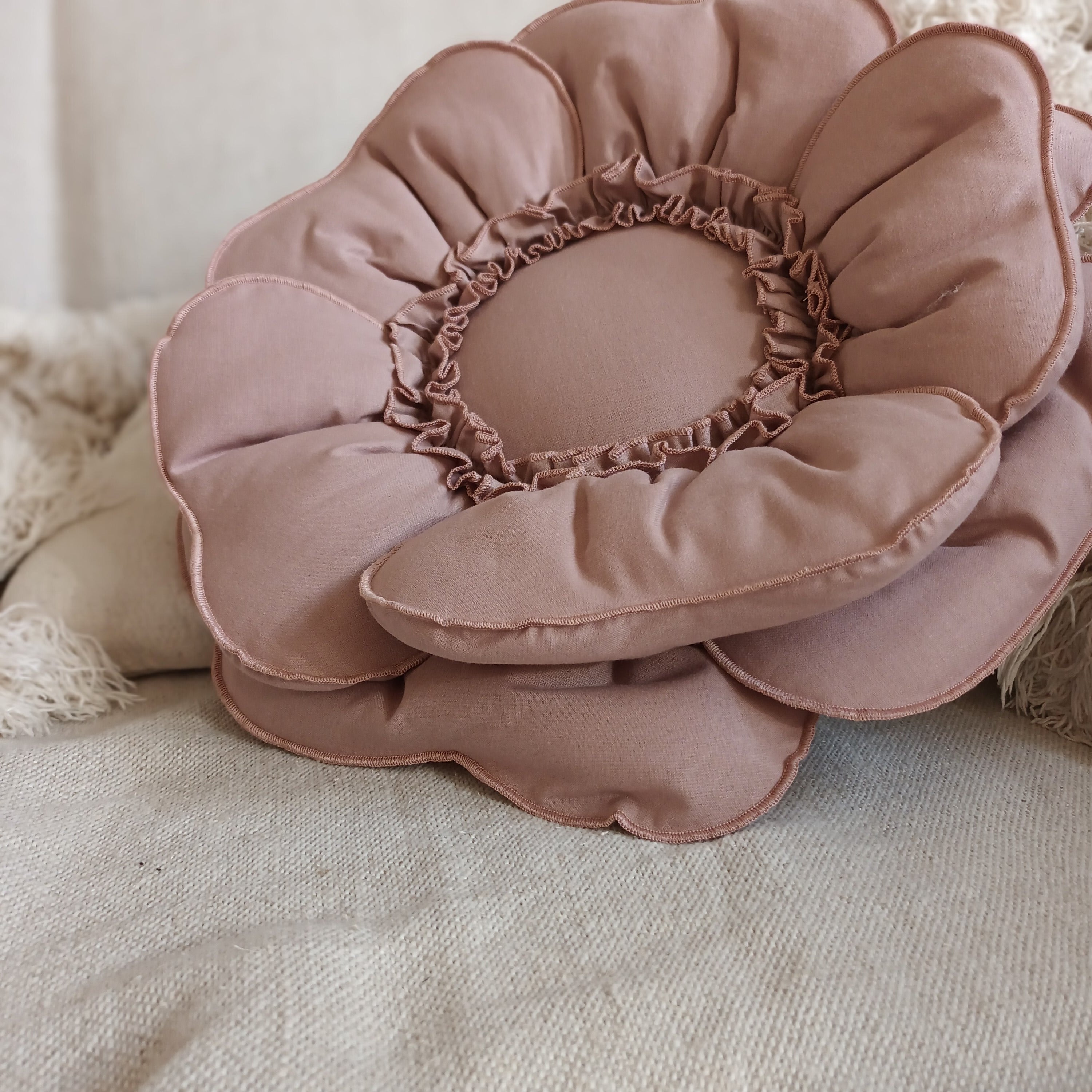 Flower cushions (dusty pink 30cm)