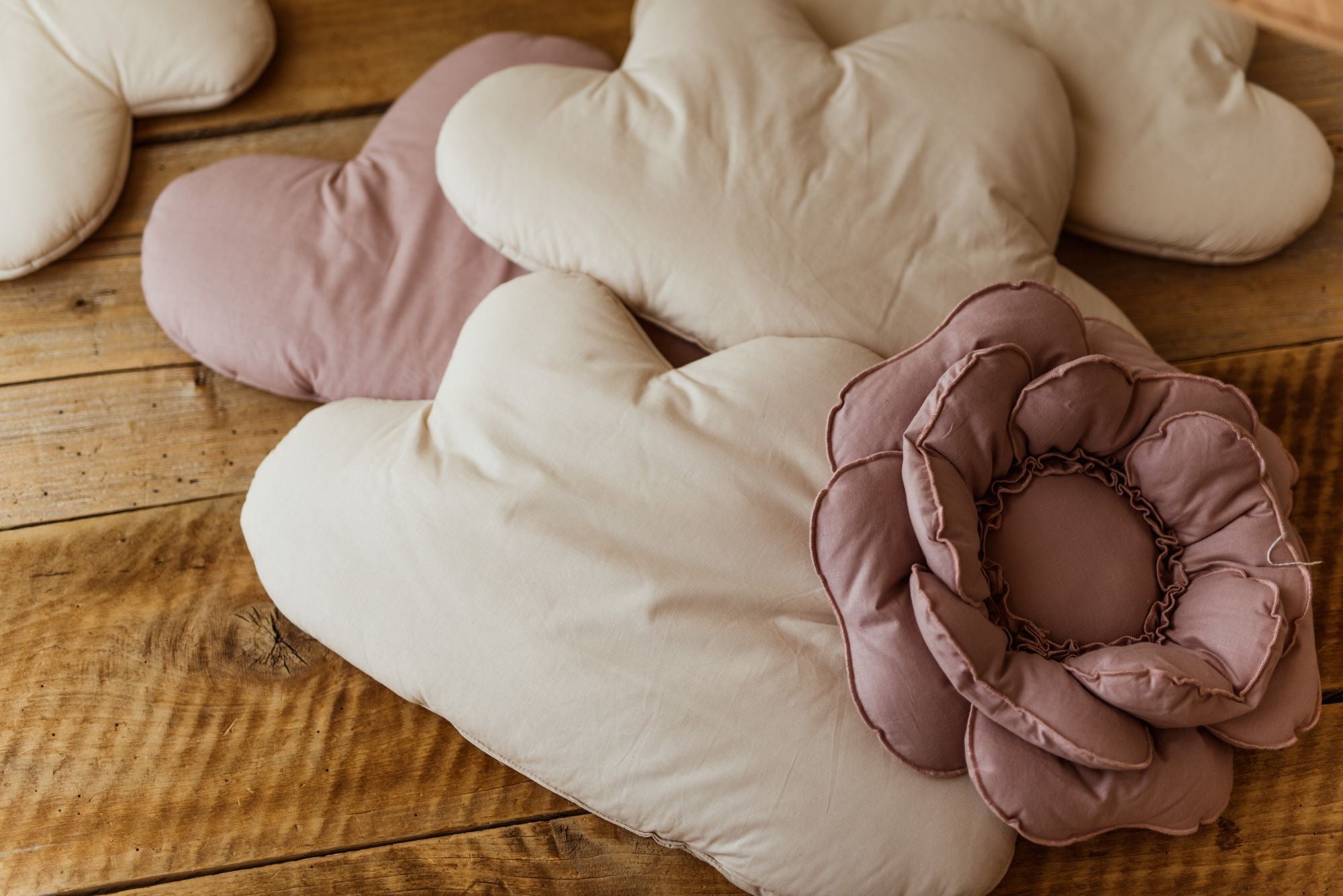 Flower cushions (dusty pink 30cm)