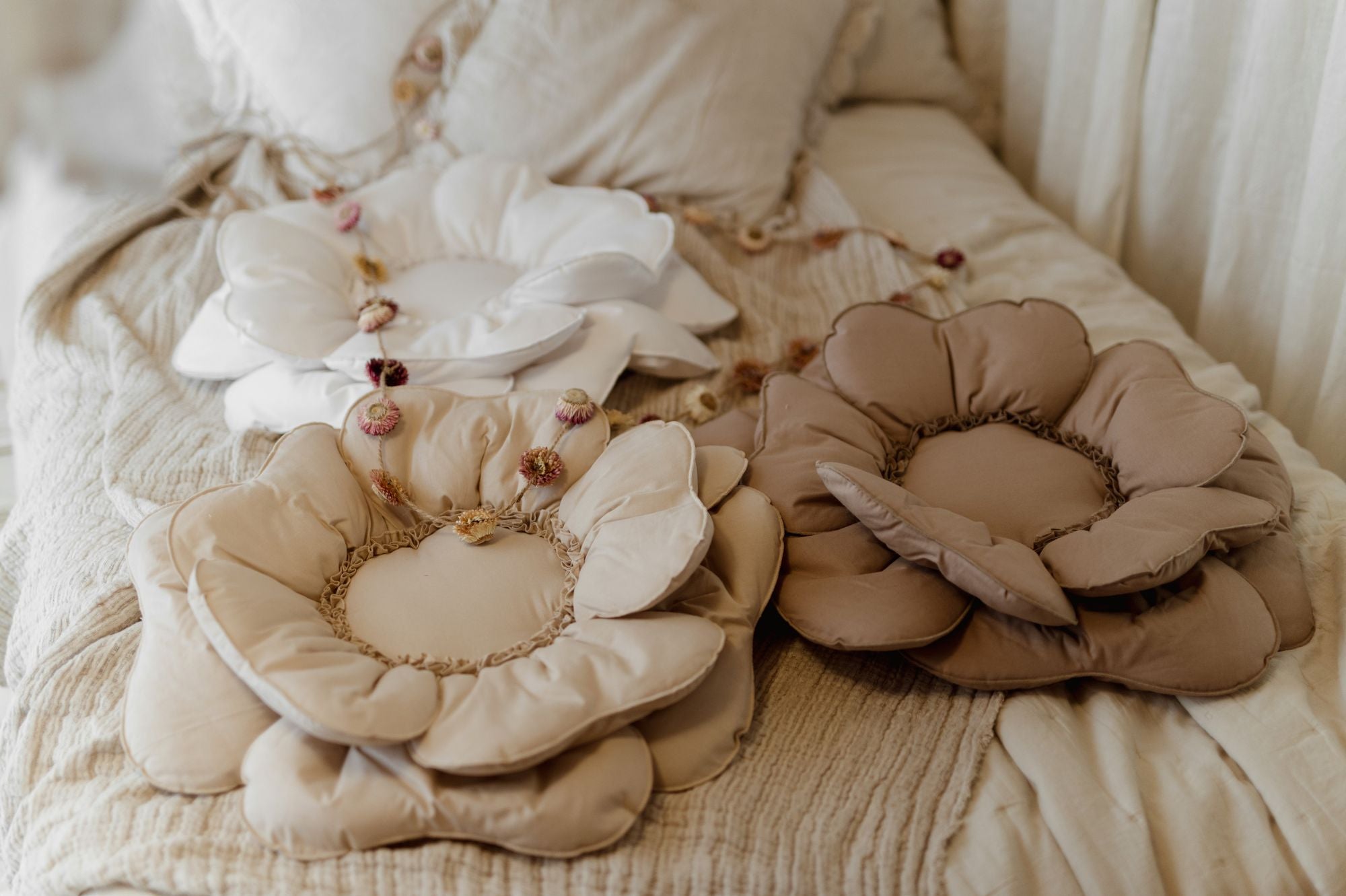 Flower cushions (natural 30cm)