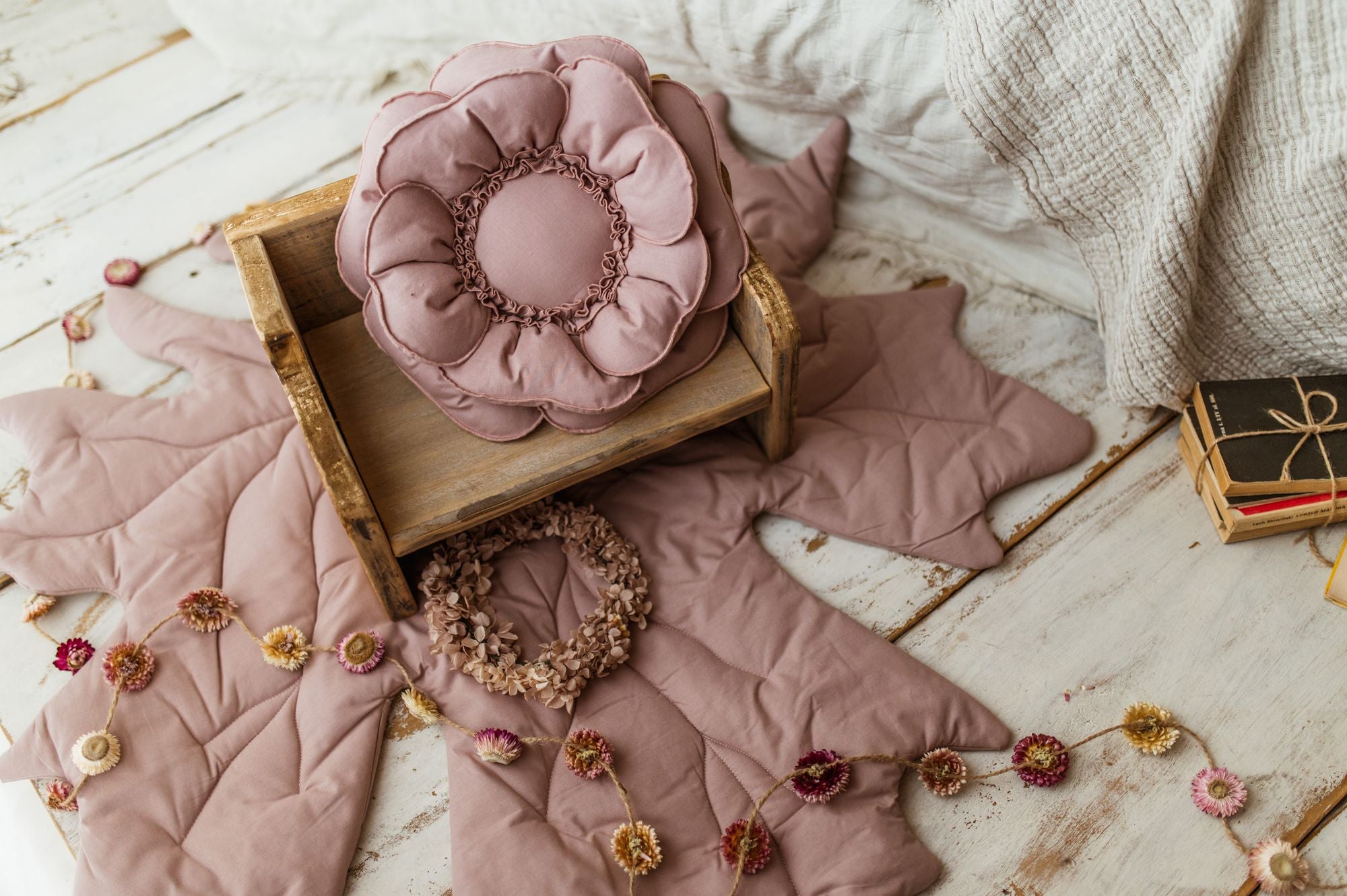 Flower cushions (dusty pink 30cm)