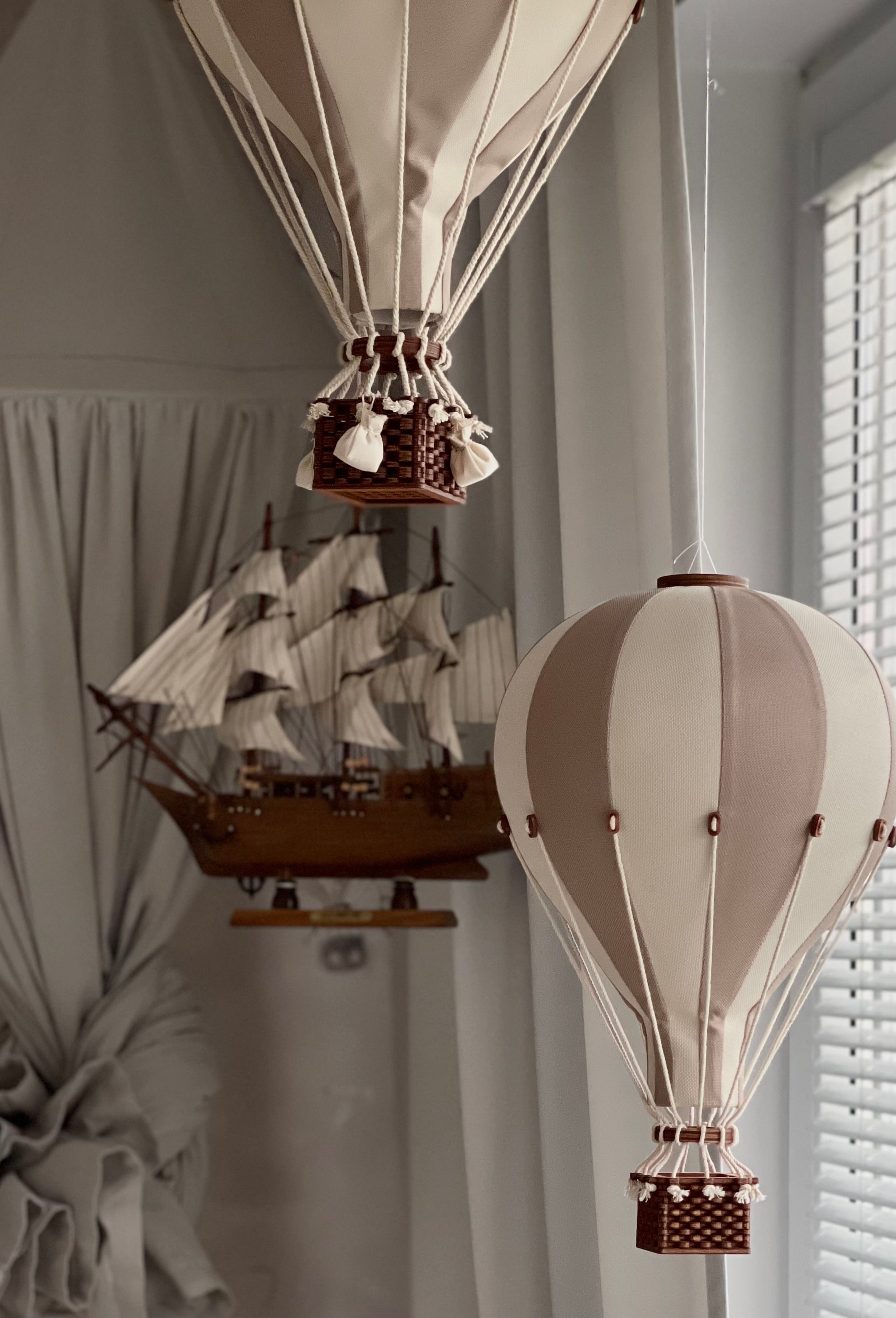 Medium - SB728 Gold & Off White Decorative Hot Air Balloon
