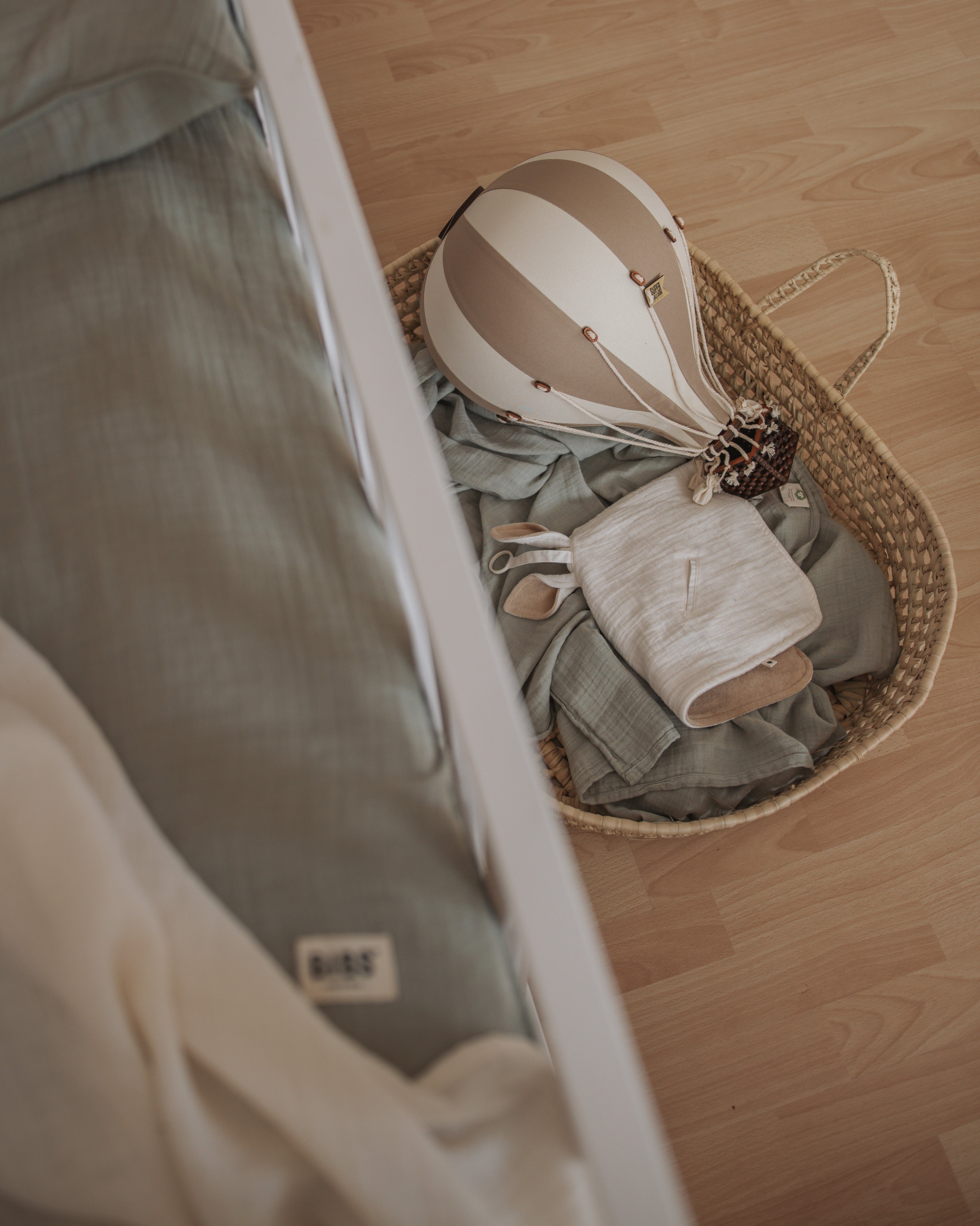 Medium - SB728 Gold & Off White Decorative Hot Air Balloon