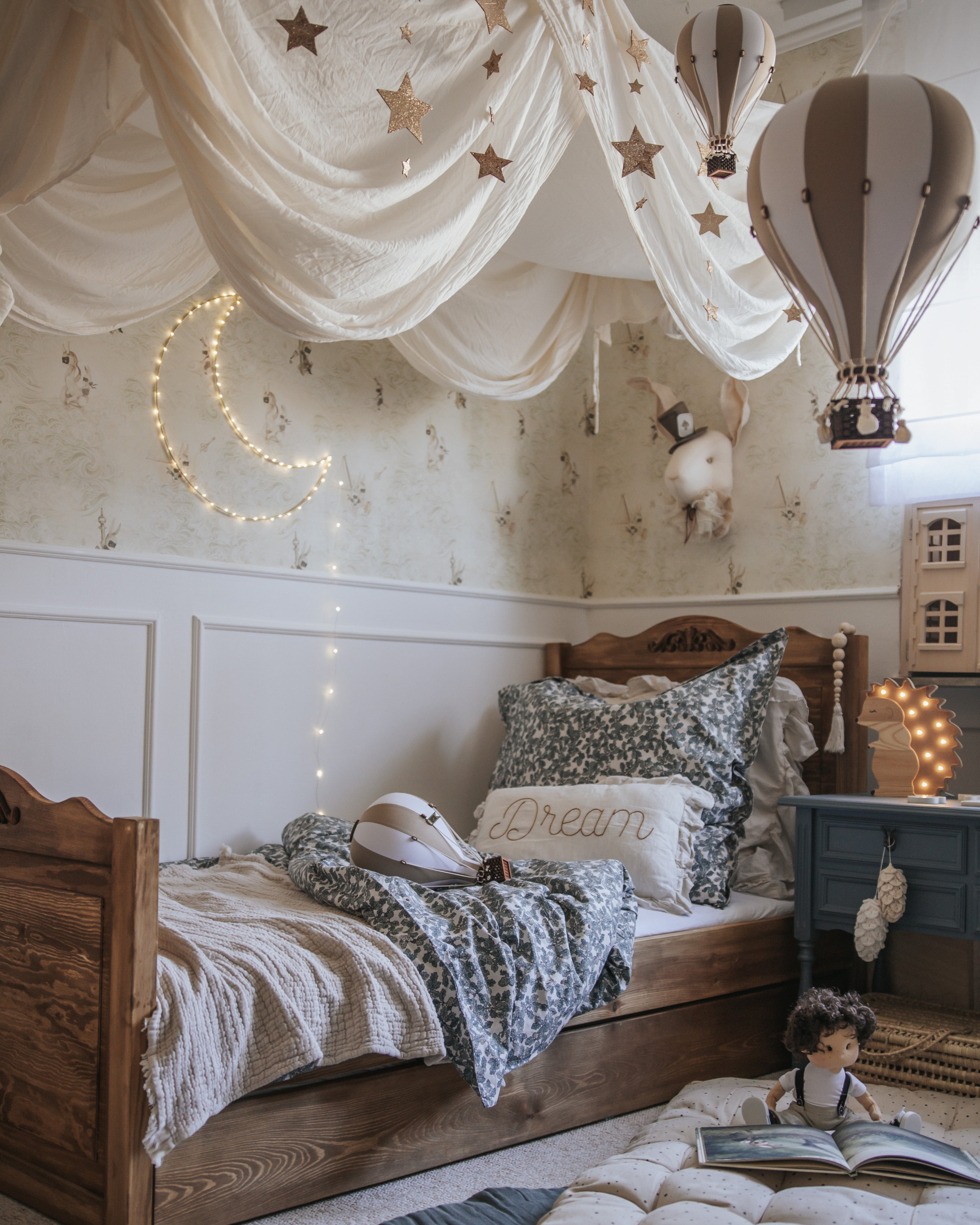 Medium - SB729 Gold & White Decorative Hot Air Balloon
